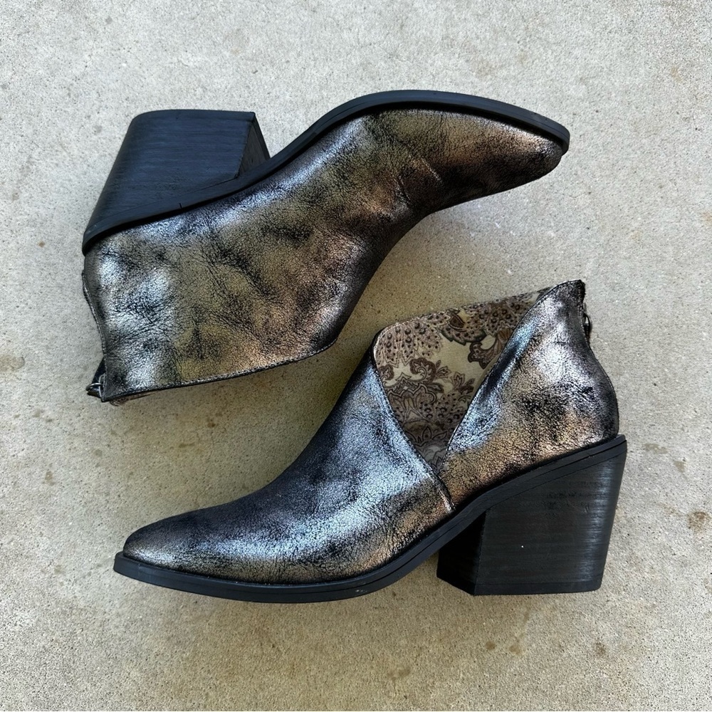 Band Of Gypsies Tusk Booties Silver Women’s Size 7 - Picture 1 of 8